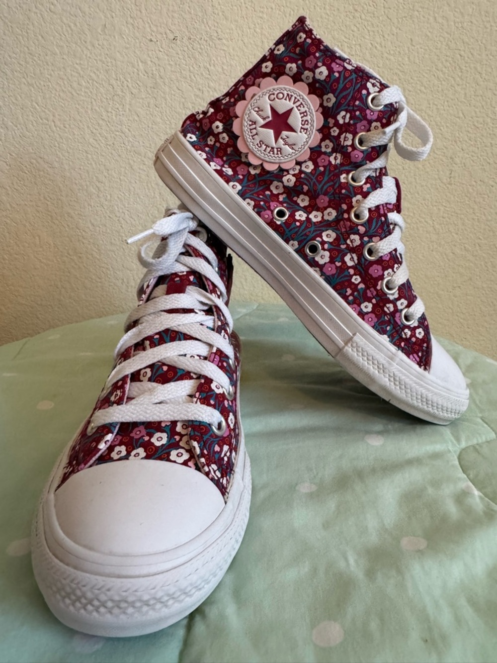 Converse High Top floral Sneakers kids size 2